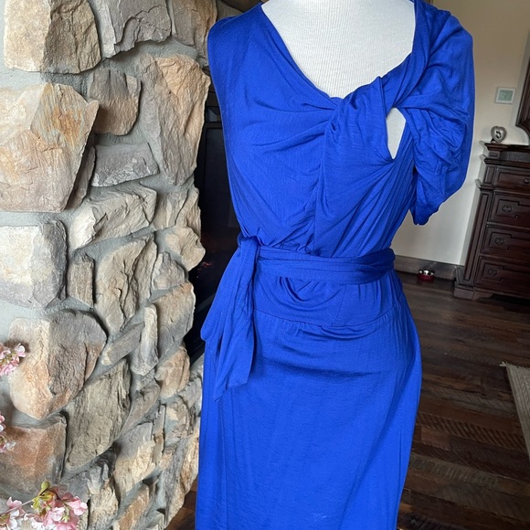 TRINA TURK Los Angeles size 10 jersey wrap dress with asymmetrical sleeves. - Picture 2 of 6